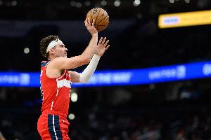 弹无虚发！基斯珀特半场5中5拿到15分2助 三分2中2