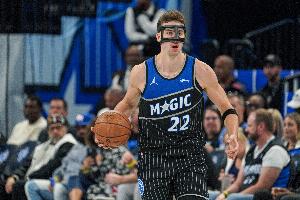 我是领袖！小瓦格纳借掩护自信三分命中 魔术轰出12-0反超！