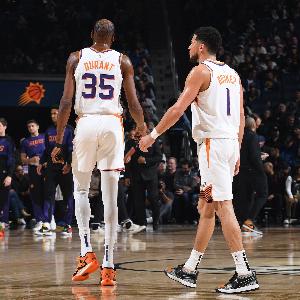 布克：我原本很期待与杜兰特交手 但家庭第一 希望他家人一切安好