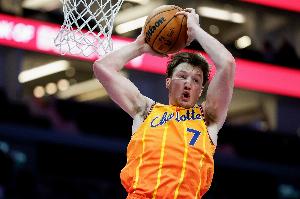 最佳新秀？克尼佩尔7记三分空砍28分6板3助1帽