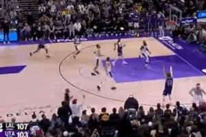 吓人啊！比赛最后时刻马尔卡宁追身三分 分差只有1分了