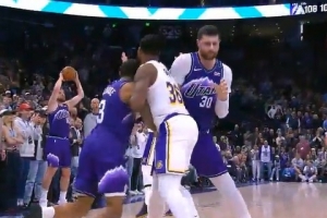 湖人爵士L2M：两次漏判均有利湖人 斯玛特最后对乔治防守犯规漏判