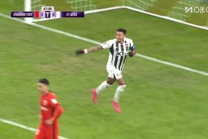 VAR认定不越位！林加德破门后“加冕庆祝”，海港主场0-1落后