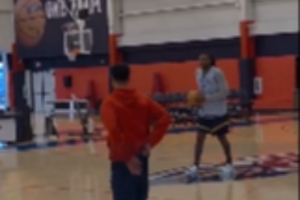 卢尼在训练后和助教单挑车轮战 各种运球急停干拔连续命中