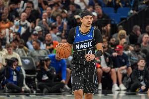 神兵天降！布莱克半场14中10狂砍27分 得分已创生涯新高