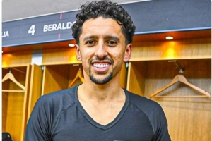 马尔基尼奥斯达成巴黎500次出场里程碑，赛后获颁球队纪念奖章