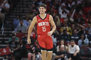 21岁及以下球员赛季三分命中率前十：谢泼德45.5%第一&出手最多