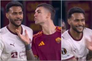 摸臀之后是飞吻！曼奇尼比赛中又施奇招挑衅对手，这次被一笑置之