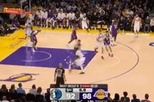 不妙！东契奇防上线被吹阻挡犯规 个人已经四犯在身了