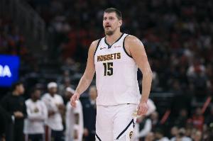 打得跟玩一样！约基奇半场7中5高效砍下10分4板6助