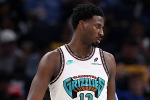 我在哪？小贾伦-杰克逊找不到筐 半场7中1得3分2板3助