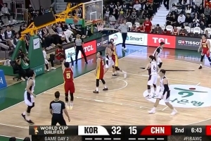 还是你稳！廖三宁底角晃飞防守命中跳投