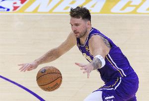 2次失误！东契奇谈减少失误：要从我做起 我必须更好地保护球权