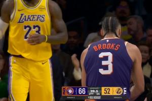 狄龙超车詹姆斯快攻扣篮 对着詹姆斯狂比他的标志性庆祝动作