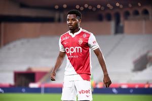 充电两小时，通话五分钟每体：法蒂在周二训练结束时腿筋受伤