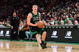 要崩？尼克斯连续失误被凯尔特人打反击 后者再打一波7-0