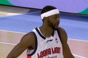 可圈可点！贾斯汀·霍勒迪13中8拿到全队最高27分7板 罚球8中7