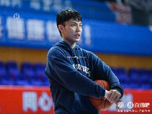 媒体人：不知道现在徐杰在FIBA赛场行不行 总之在CBA一定行
