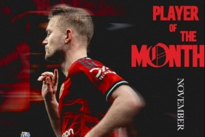 对热刺打进绝平，曼联官方：德里赫特当选队内11月最佳球员