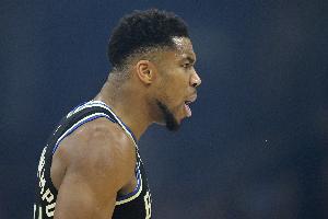 雄鹿官方宣布字母哥右小腿拉伤不回归 Shams随后特意发了一推！