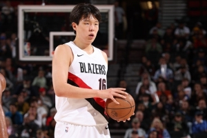 媒体人：杨瀚森到发展联盟练级 上场时间会得到保障 保持身体状态