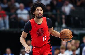 好掩护！杨瀚森篮下牢牢卡住托布 夏普突破轻松上空篮！