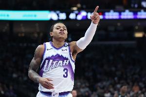 下半场18分带队逆转！基昂特·乔治20中8拿下29分5板10助