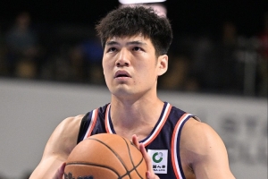 表现一般！陈国豪6中2仅拿6分3板1助1断