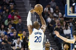 手感冰凉！霍福德上半场6投1中&三分5中1 仅得3分2篮板2助攻