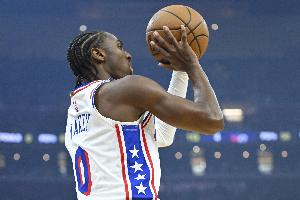 杀疯了！马克西外线开炮独中3记三分 帮助球队保持大比分领先