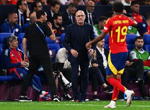 德拉富恩特：亚马尔可以成为像C罗、马拉多纳或梅西那样的传奇