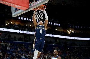 下半场没啥声儿了！费尔斯首节砍10分 全场得到20分7板6助1断