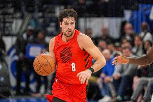 又要三双？阿夫迪亚半场8中5拿到19分4板4助