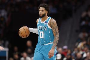 稳定发挥！小桥11中5拿到15分9板5助1断