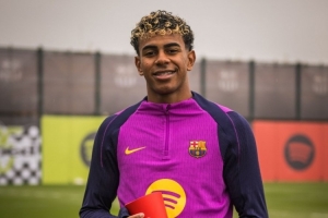 4场3球3助+4连胜！官方：亚马尔荣膺西甲11月最佳球员