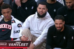 范弗里特在替补席喊话狄龙：你有得过40分？让我见识一次吧