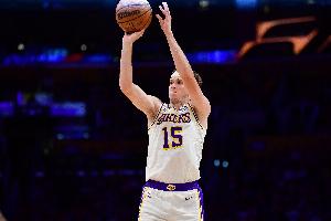 场面十分难看！湖人全场仅15助攻&共6人送出 里夫斯个人8助