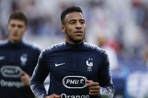 里昂转发法国的世界杯抽签对阵，并“呼吁”德尚召入中场托利索