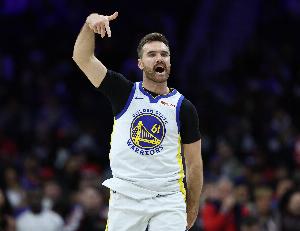 科尔：斯潘塞不是库里但投篮进步很多 他在外线已是真正威胁