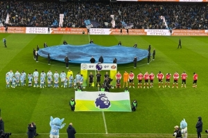 记者：陈涛昨天现场观战曼城，明天与城市集团总部的同事见面