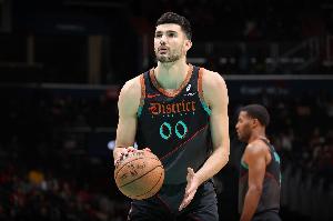 奋力反击！武克切维奇三分命中 奇才轰出13-3迅速迫近比分