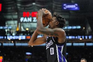 太铁了！蒙克半场6中1&三分3中0仅拿2分2助攻