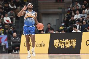 硬！记者：山西新援黑根斯左肩脱臼 让队医第一时间复位坚持出战