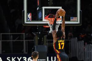 重锤火花！奥孔武连续暴扣 老鹰持续发力将优势扩大到20分