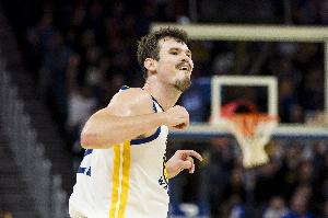 外线大炮！波斯特14中7三分球10中5 砍下19分4板&正负值+25