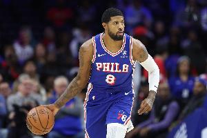 状态不错！保罗·乔治里突外投连中两球 帮助76人占据主动