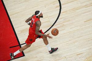 带队追赶！英格拉姆三分穿针 半节时间5中4独得10分