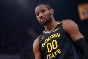 库明加：目前球队表现得很好我为他们高兴 我会做好准备等待机会