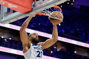 保留曲目！麦丹借掩护抛传 戈贝尔顺下双手空接暴扣！