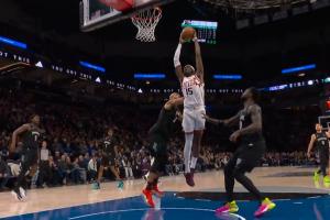 戈贝尔故意肘击马威腰部 被吹二级恶意犯规直接驱逐出场！